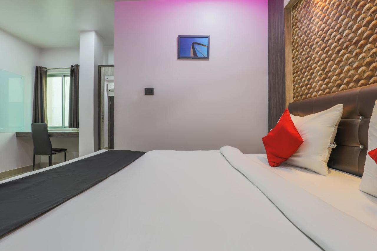 Oyo 14472 Brahmaputra Guest House グワーハーティー エクステリア 写真
